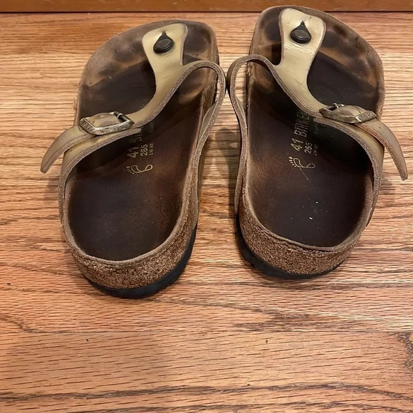 𝅺birkenstock woman’s gold sandals - Picture 9 of 14